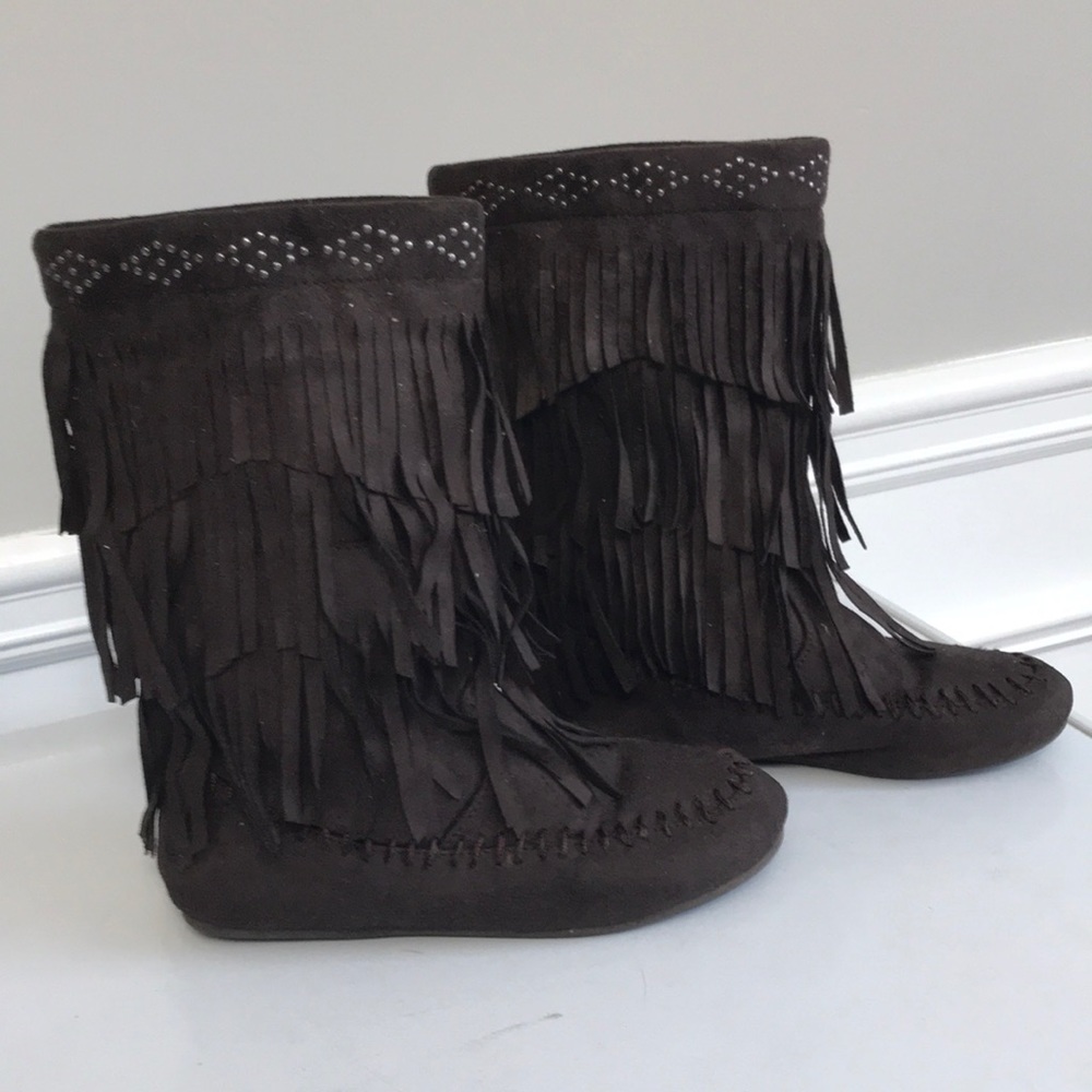 Girls moccasin boots